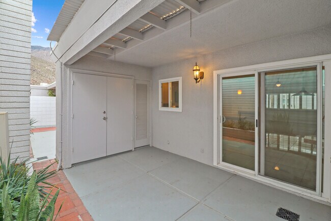 Building Photo - 2518 S Sierra Madre