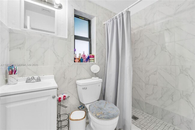 Building Photo - 9 W 16th St