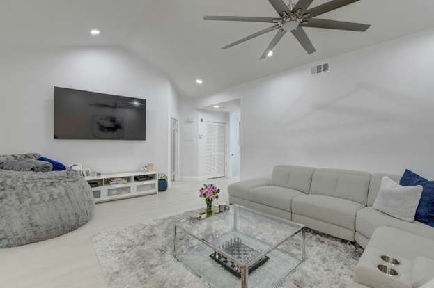 Building Photo - 6553 Via Regina