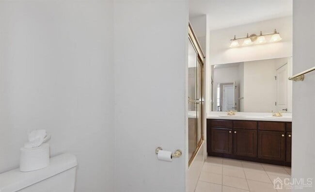 Building Photo - 24 Roosevelt Ave