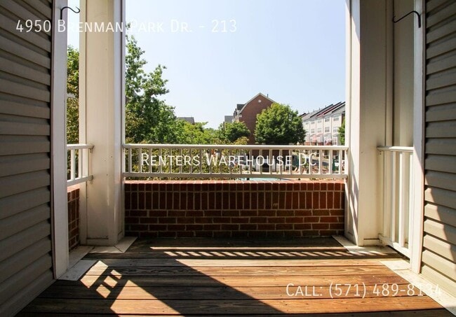 Building Photo - 4950 Brenman Park Dr
