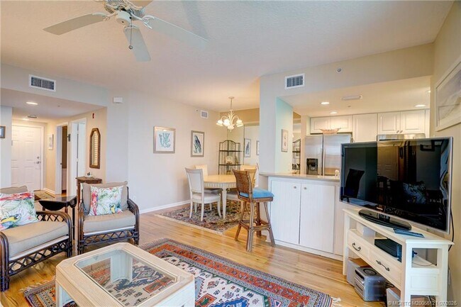 Building Photo - 5750 NE Island Cove Way