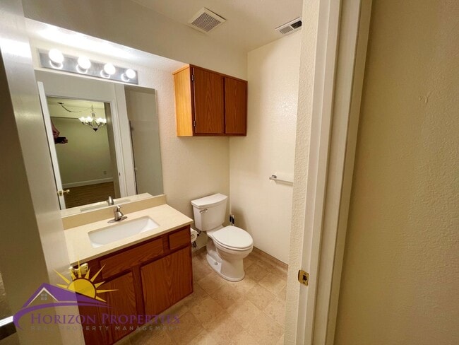 Building Photo - Spacious Two-story 2 Bed 2 Bath 1,564 Sq. Ft. North Sacramento Condo