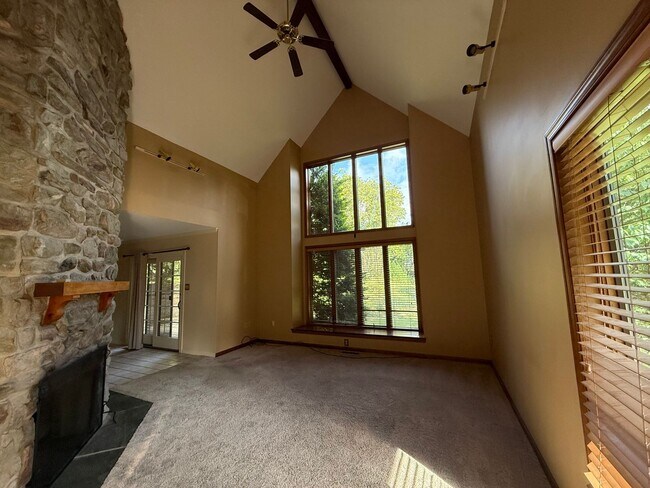 Building Photo - 1278 Valley Rd