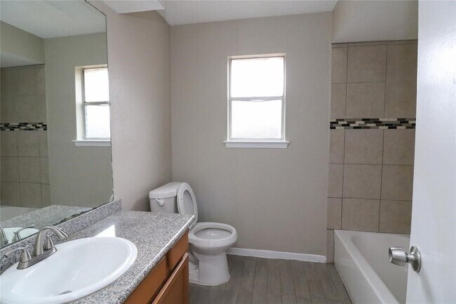 Building Photo - 6111 Briar Glade Dr