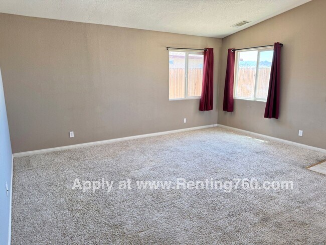 Building Photo - Modern 4 Bedroom 2 Bathroom Home