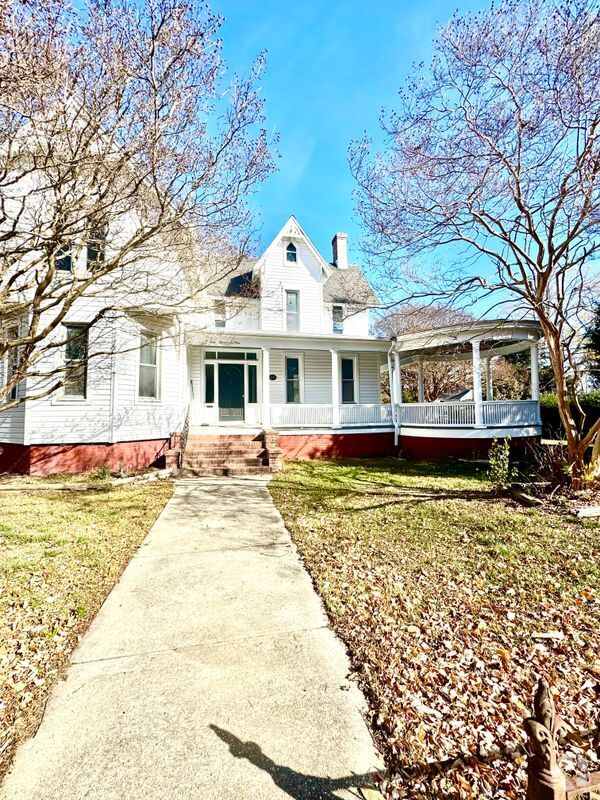 Building Photo - 901 Locust St