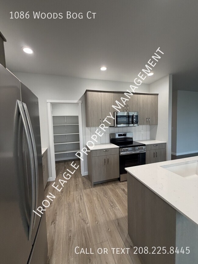 Building Photo - 1086 Woods Bog Ct