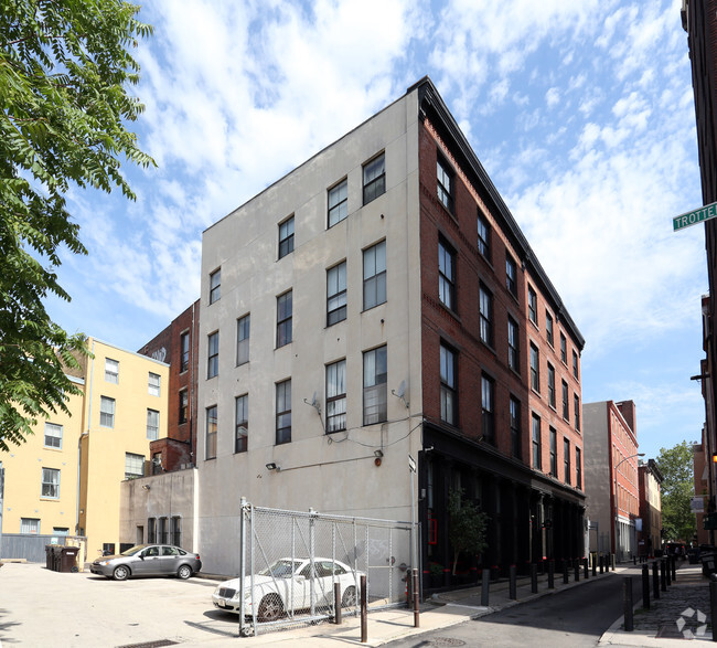 Building Photo - Strawberry Court Apartments