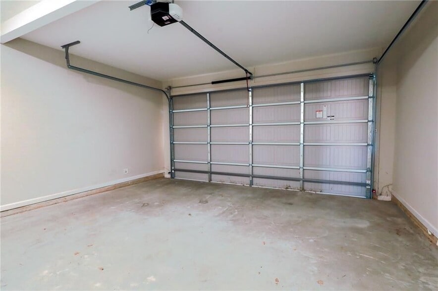 Building Photo - 225 Eva Way