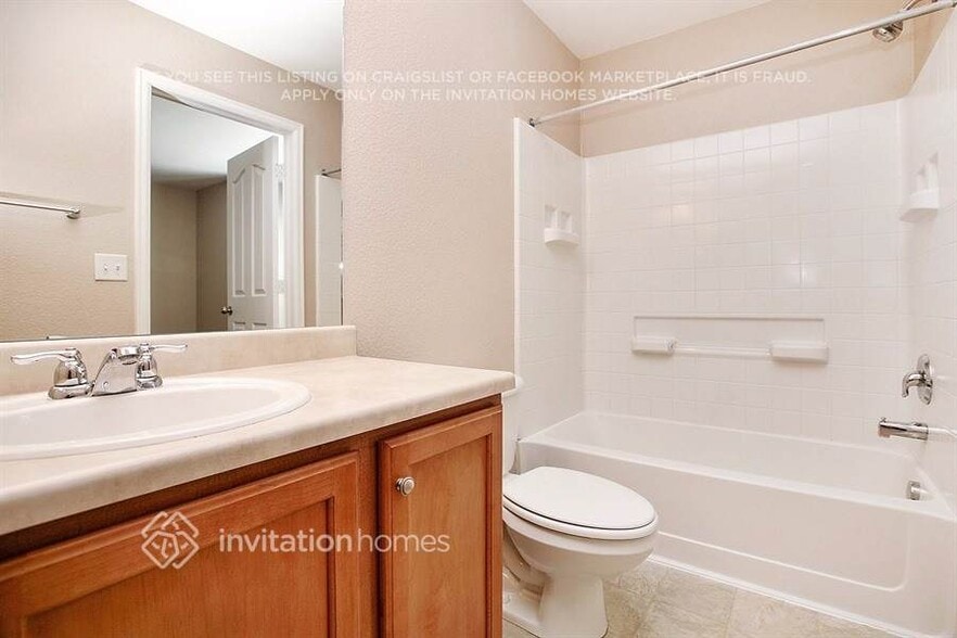 Building Photo - 2302 Quartz St