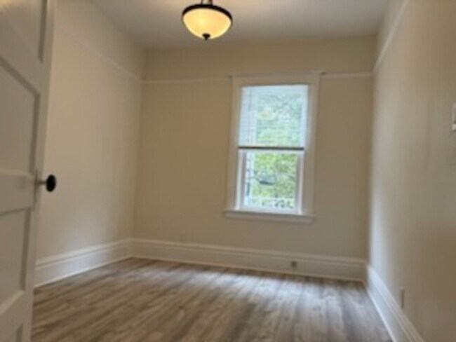 Building Photo - 1239 Park Ave