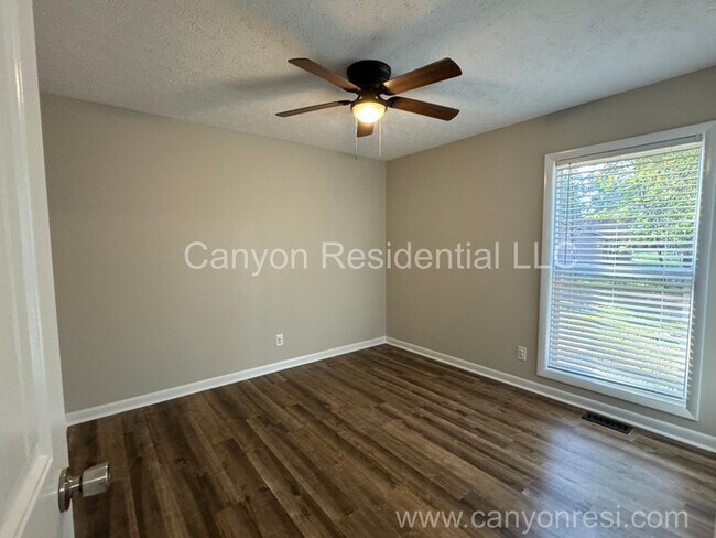 Building Photo - 7104 Old Castle Dr