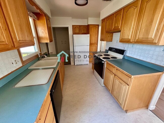 Building Photo - 5-bedroom, 2-bathroom house offers the perfect blend of comfort and functionality