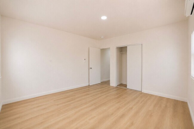 Building Photo - 4723 Arlington Ave
