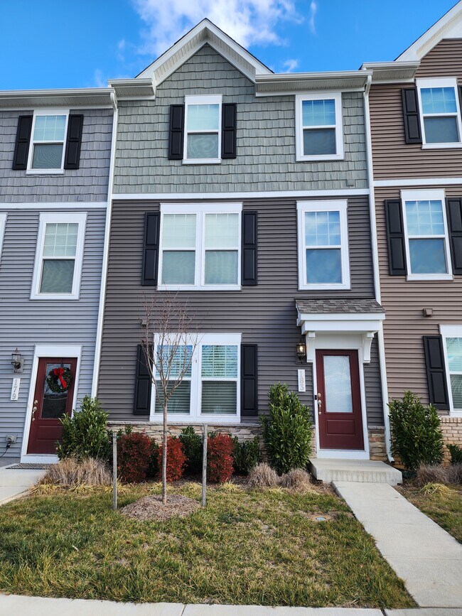 Primary Photo - 183 Presidents Pointe Ave