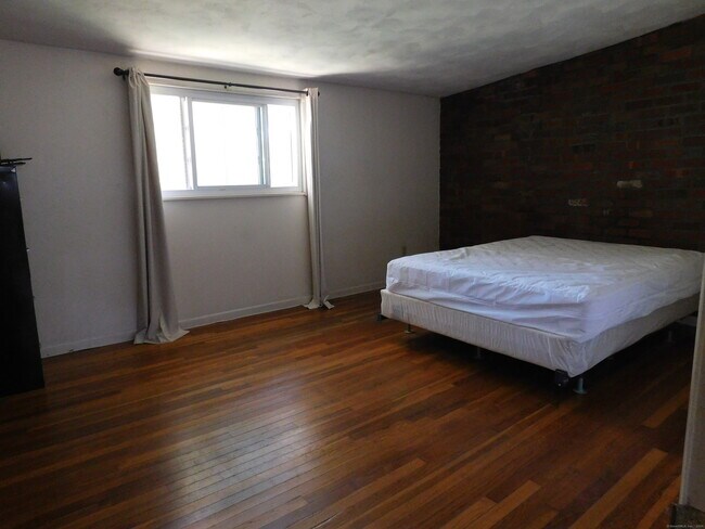 Building Photo - 19 Denlar Dr