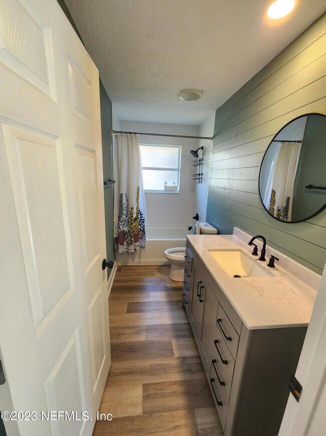 Building Photo - 2071 Thornhill Drive