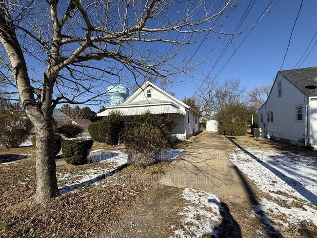 Building Photo - 119 Gibson St