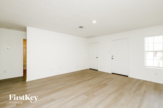 Building Photo - 10407 McClintock Dr