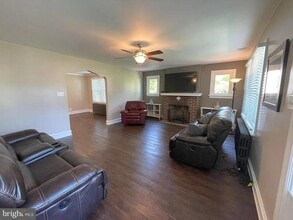 Building Photo - 2249 W Walnut St