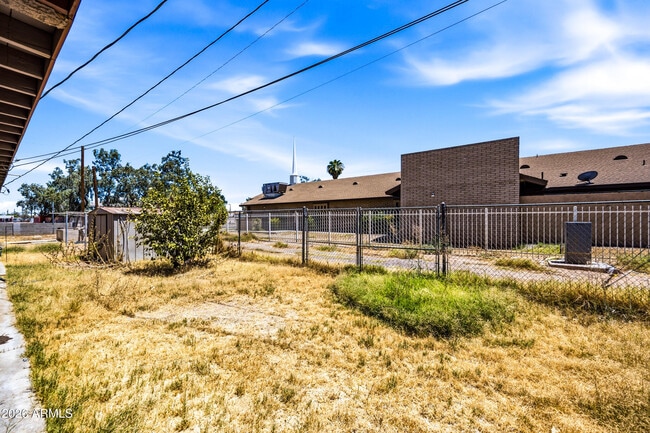Building Photo - 3905 W Almeria Rd