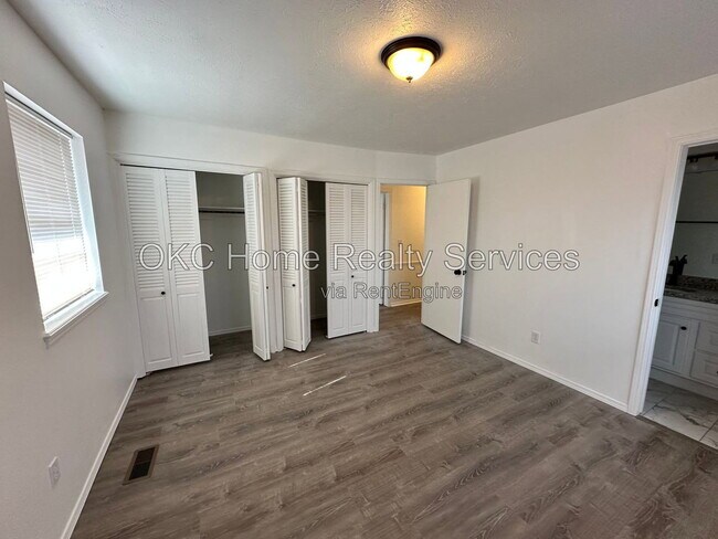 Building Photo - 1428 SW 72nd St