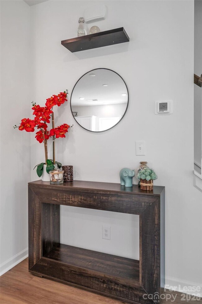 Building Photo - 1940 Highland Park Dr