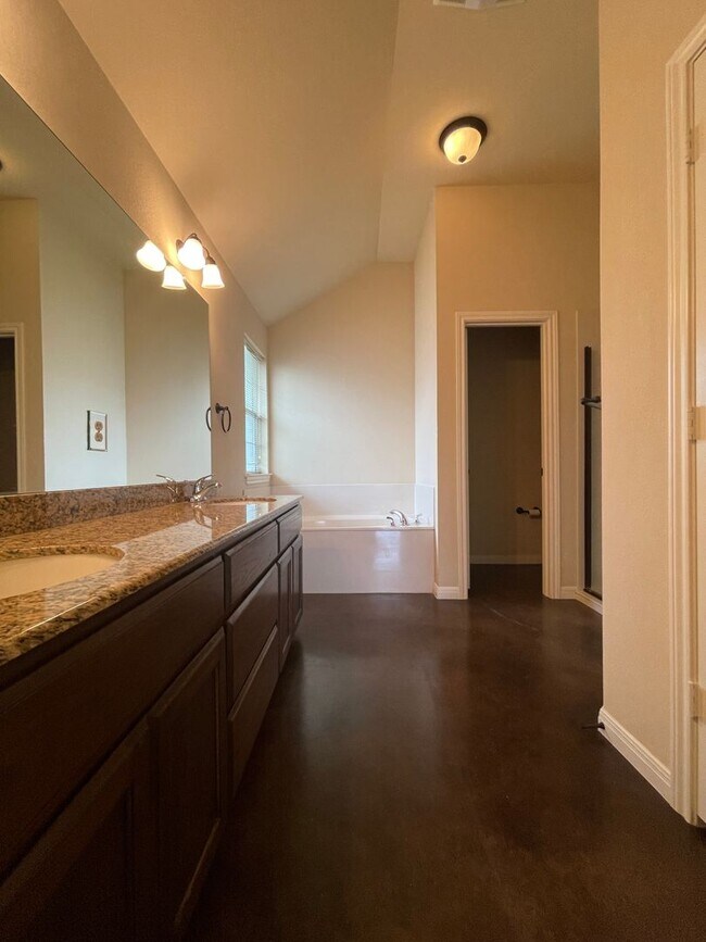 Building Photo - Duplex