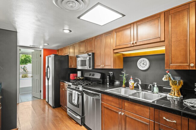 Building Photo - 74460 Fairway Dr