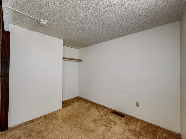 Building Photo - 2317/2319 Knapp Street Ames IA 50014