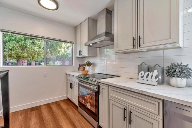 Building Photo - 47 Fleming Ave