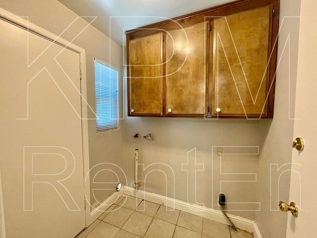 Building Photo - 2104 N Sutter St