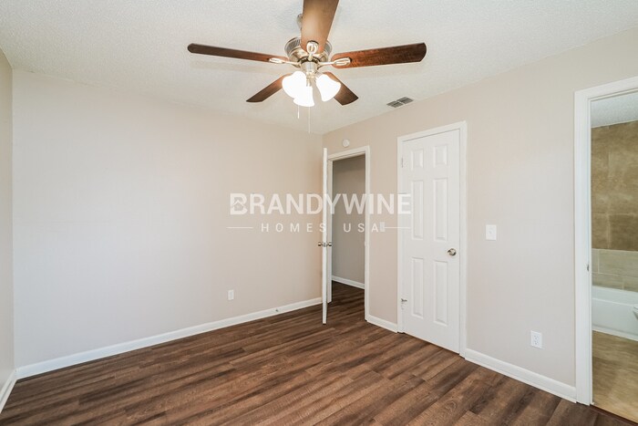 Building Photo - 11704 127th Ave N