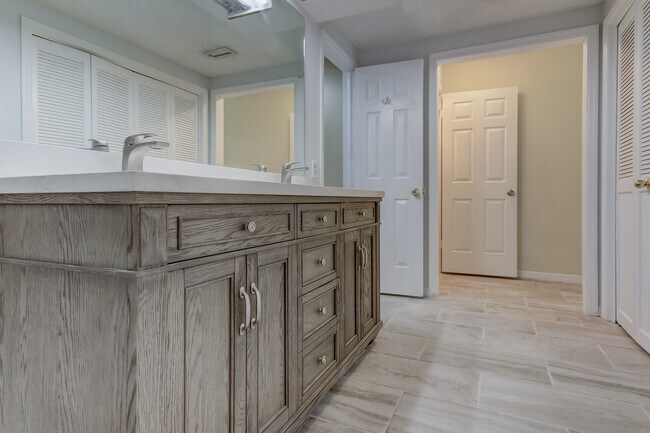 Building Photo - 10406 Reclinata Ln