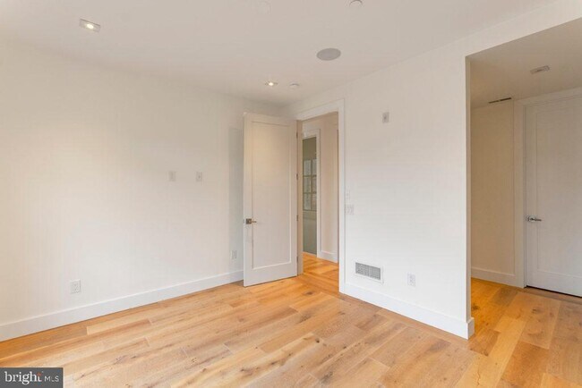 Building Photo - 240 N 2nd St