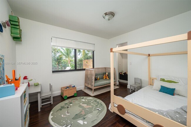 Building Photo - 511 SW 168th Ave