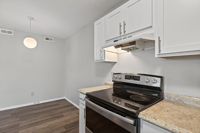 Building Photo - Call Sabrina Thomas Office at 757-767-0767...