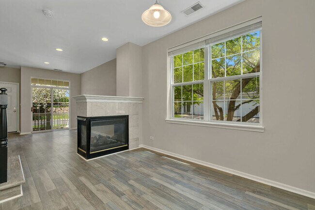 Building Photo - 2576 Hillsboro Blvd