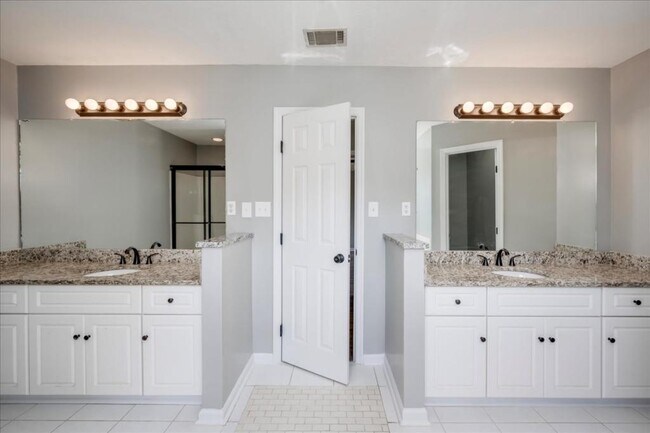 Building Photo - 4642 La Ct