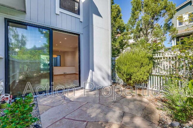 Building Photo - 209 Ortega Ave