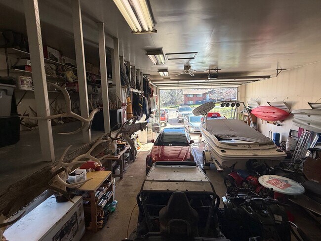 Building Photo - Beautifully updated townhouse with shop / 40'x25' garage / 12' automatic garage door