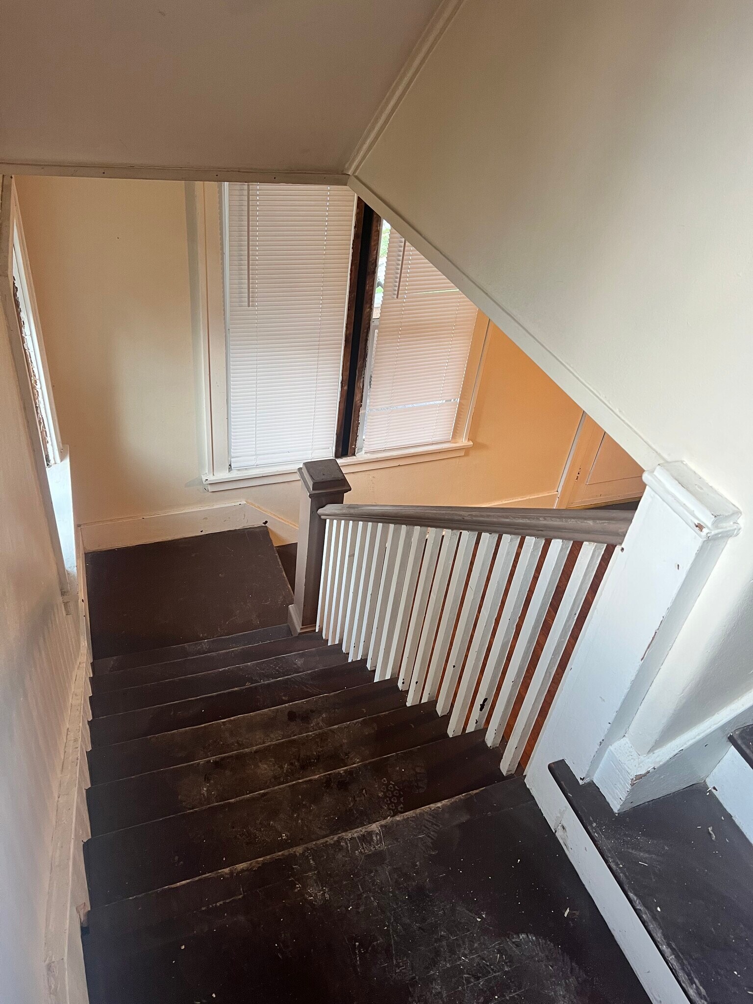 Open Stairway - 810 E McCarty St