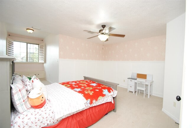 Building Photo - 15823 Medina Lake Ln