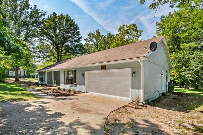 Building Photo - 4024 E Wagon Wheel Rd