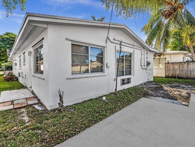 Building Photo - 2191 NE 172nd St