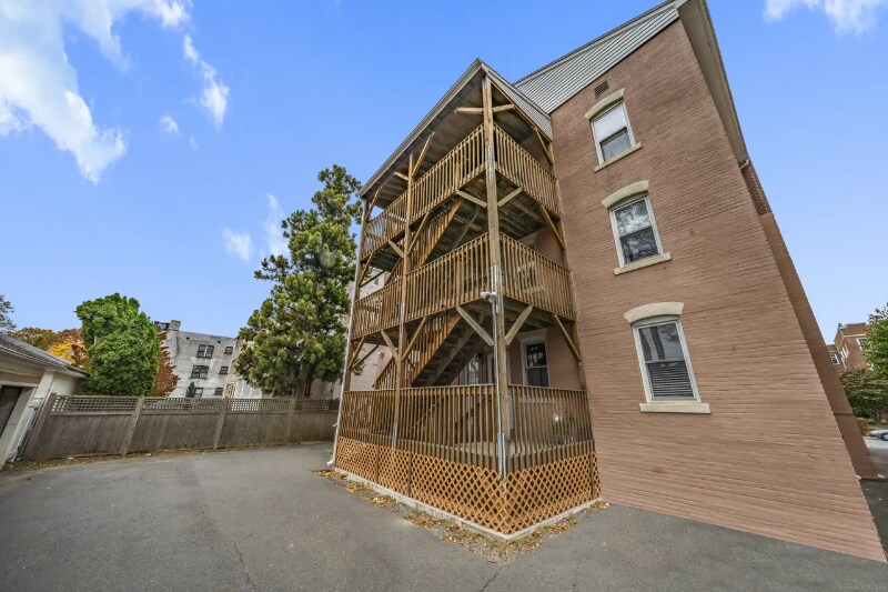 Building Photo - 26 Robin Rd