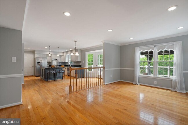 Building Photo - 8527 Silverview Dr