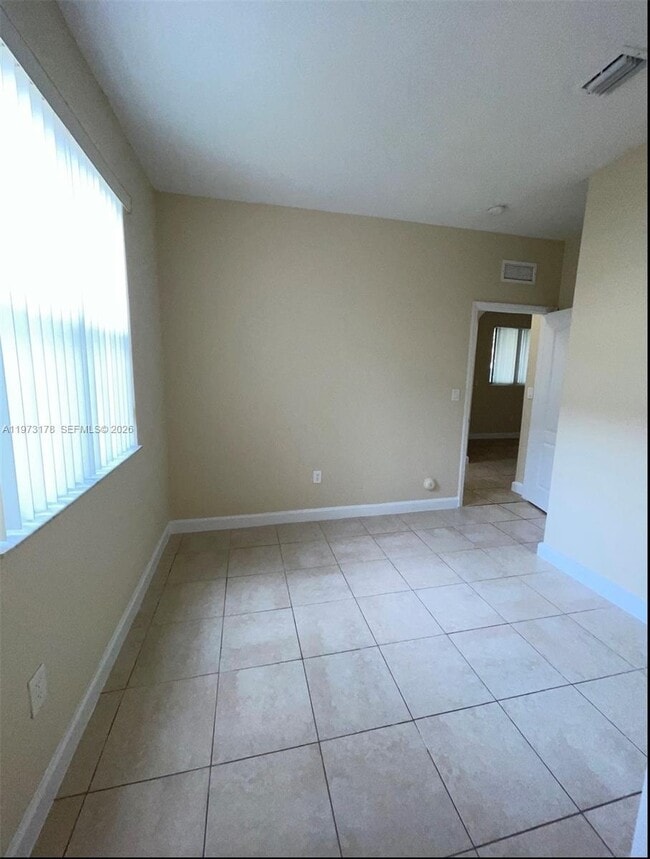 Building Photo - 1661 SE 29th Ct