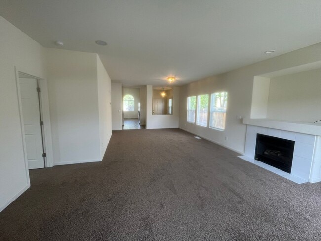 Building Photo - Beautiful 3 Bed, 2 Bath Home with 2-Car Garage in Desirable Sparks Neighborhood